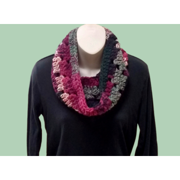 Holiday Colored Chunky Crocheted Cowl, Green and Burgundy Circle Scarf